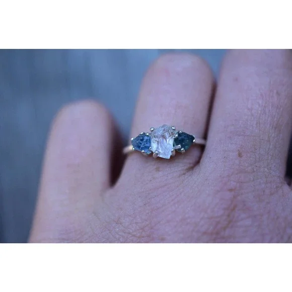 Montana sapphire ring, alternative engagement rings size